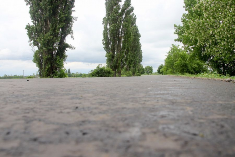 Под Кривым Рогом отремонтировали еще одну дорогу (фото)