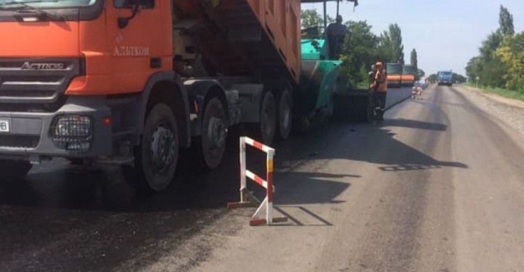 На трассе Николаев-Кривой Рог продолжается ремонт дороги