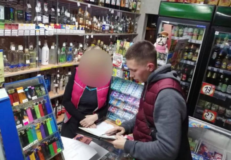 В Кривом Роге еще один продавец наказан за продажу сигарет несовершеннолетнему