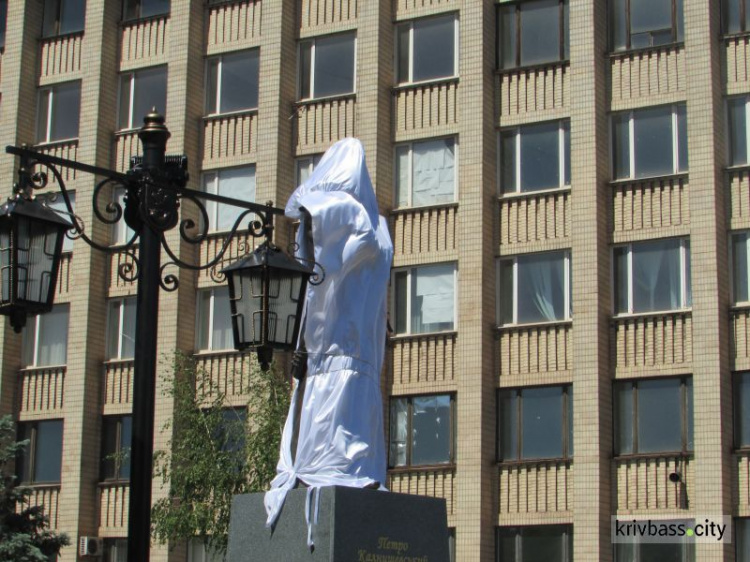 В Кривом Роге открыли памятник последнему кошевому атаману (ФОТО) +(ВИДЕО)+(ОБНОВЛЕНО)