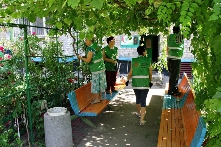 В Кривом Роге стартовал новый конкурс по благоустройству «Цветущий двор»