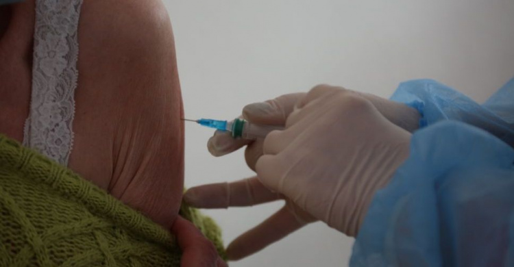 Майже 1 000 криворіжців вакцинувались від COVID-19 за минулу добу