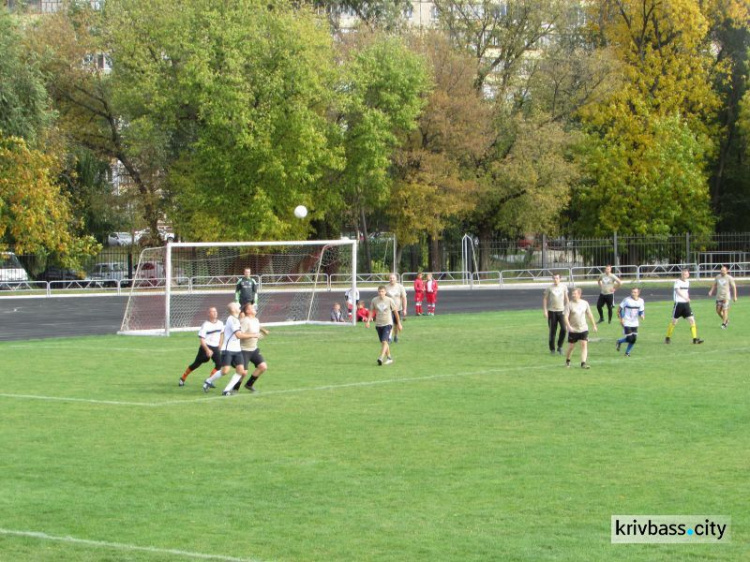 В Кривом Роге состоялся футбольный матч между бойцами АТО из Кривого Рога и Запорожья (ФОТО)