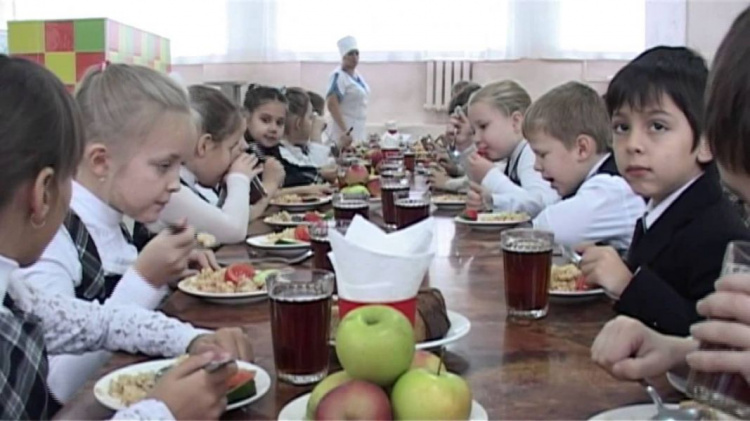 Родителей Кривого Рога просят оценить питание в детских столовых