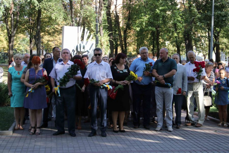 Криворожане почтили память героев, погибших под Иловайском (фото)