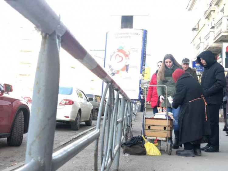 Жители Кривого Рога вновь собирают помощь "бабушке Шуре"