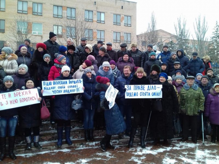 В Кривом Роге сотрудники КПВС собрались на акцию поддержки под зданием Криворожского отдела Нацполиции