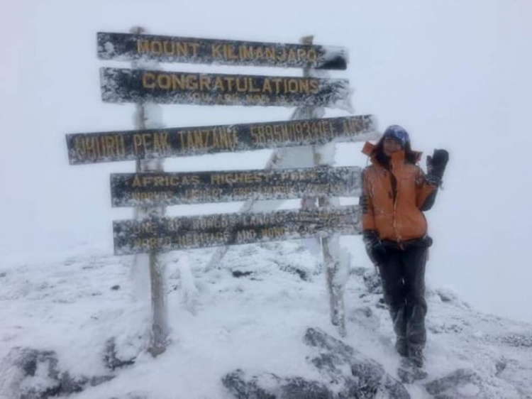 Криворожанка покорила самую высокую гору в Африке и рассказала о своих достижениях (фото)
