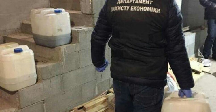 Фальсифицированный алкоголь: на Днепропетровщине прикрыли мини-завод (фото)
