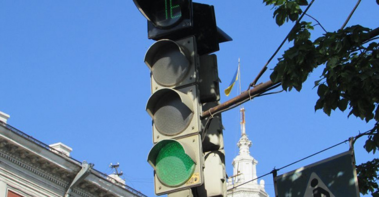 Жители Кривого Рога требуют пораньше включать светофоры