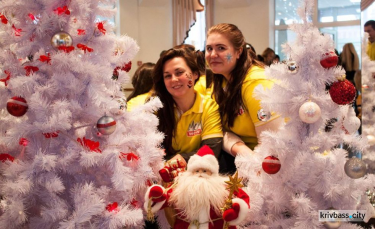 Улыбки, подарки и игры: как во дворце ЦГОК проходят Рождественские утренники (ФОТО)