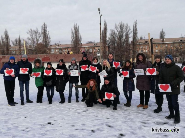 Знай наших: в Кривом Роге сформировали самое большое живое сердце Днепропетровской области (фото, видео)