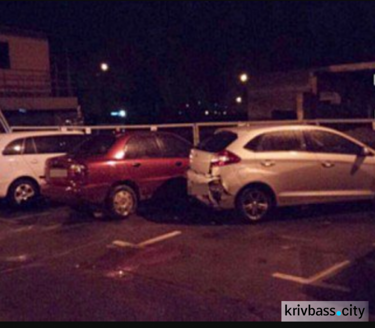 ДТП в Кривом Роге: подвыпивший водитель протаранил 4 машины и скрылся с места происшествия (ФОТО)