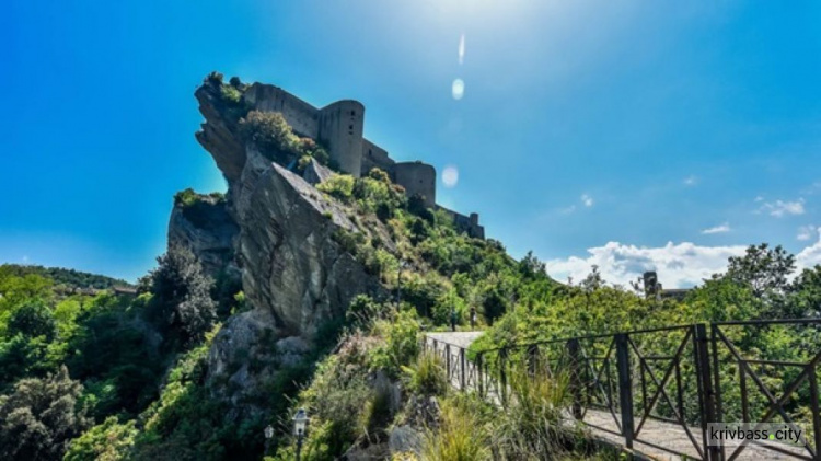 В Италии сдают в аренду замок за $100 (ФОТО)