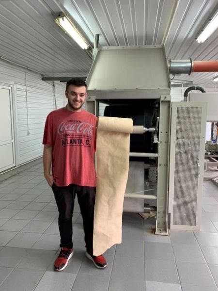 Украинец впервые создал бумагу из опавших листьев (ФОТО+ВИДЕО)