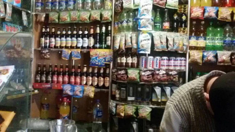 В Кривом Роге выявили больше сотни бутылок с алкогольной продукцией с признаками подделки (ФОТО)