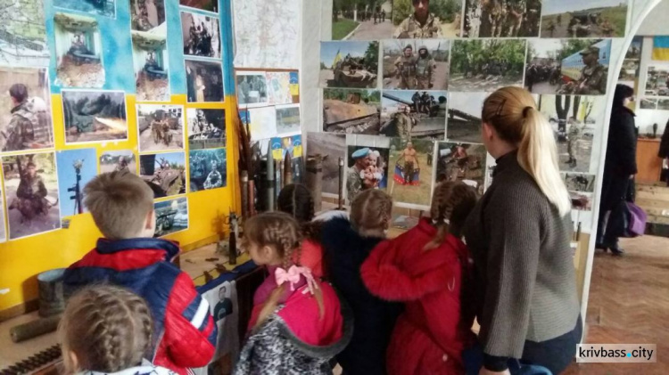 Осколки градов, гильзы, остатки от касок и оружия: дети Кривого Рога посетили музей героев АТО (ФОТОРЕПОРТАЖ)