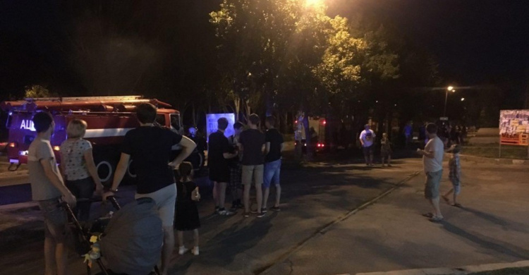 Пожар в Кривом Роге: горел небольшой магазин на рынке, никто не пострадал (ФОТО)