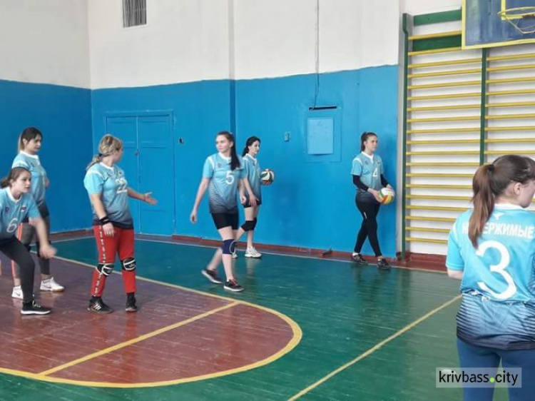 А ну-ка, девушки: в Кривом Роге состоялся матч по игре в волейбол (ФОТОРЕПОРТАЖ)