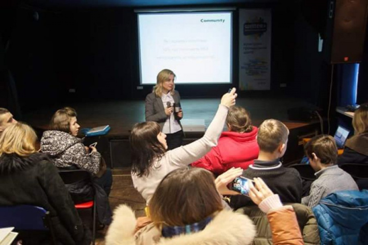 В Кривом Роге руководитель международного делового журнала провела встречу для школьников (ФОТО)