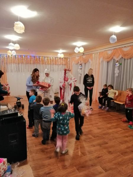 Неравнодушные криворожане организовали для детей из детского дома незабываемый праздник (фото)