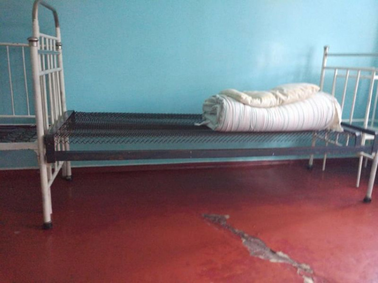 Тараканы, синяя изолента и отдых в гамаке: криворожанка рассказала о "прелестях" пребывания в одной из криворожских больниц