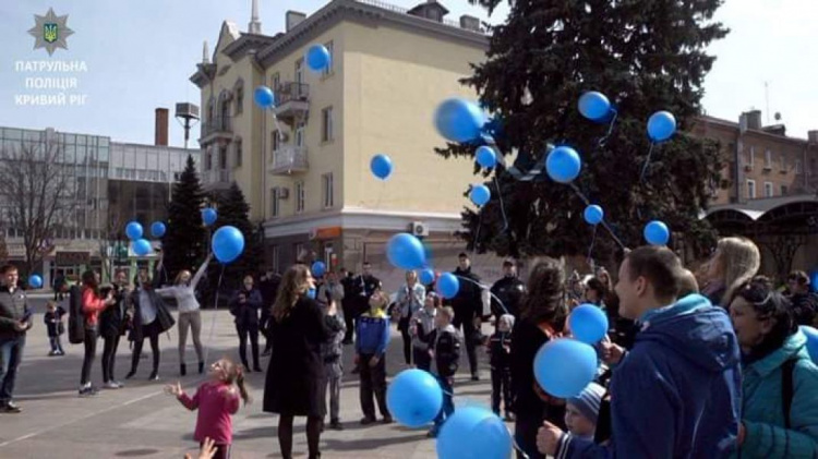 В городе прошёл флешмоб "Кривой Рог в голубом" (ФОТО)