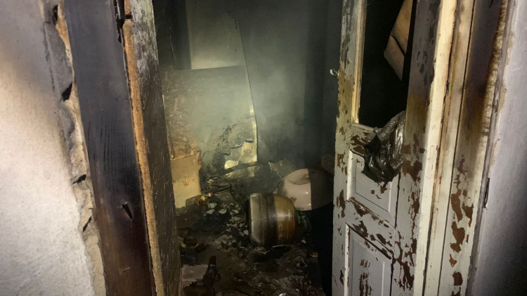 На Криворіжжі у приватному будинку знайшли обгорілий труп чоловіка: що сталося