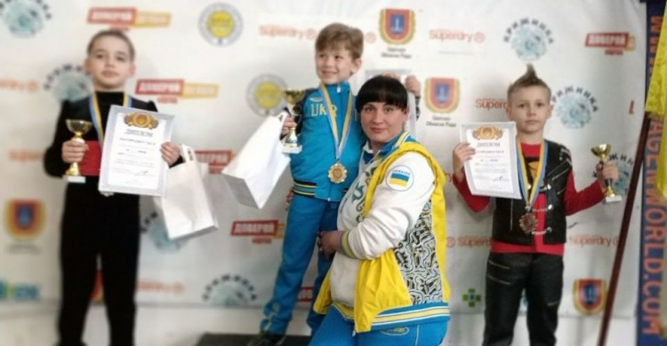 Криворожские фигуристы из Одессы привезли полный комплект медалей (фото)