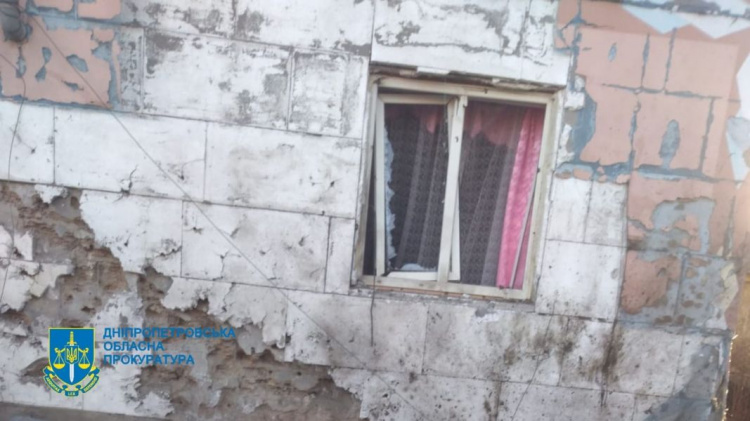 Більше 20 житлових будинків зруйнували окупанти під час обстрілу селища у Криворізькому районі