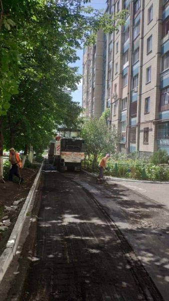 В Кривом Роге продолжается ремонт внутриквартальных дорог (фото)