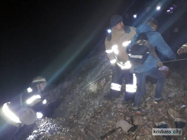 Спасатели вытащили троих подростков из "ловушки" в одном из карьеров Кривого Рога (ФОТО)