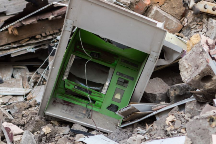 Взрыв на Днепропетровщине: неизвестные ночью подорвали банкомат (видео)