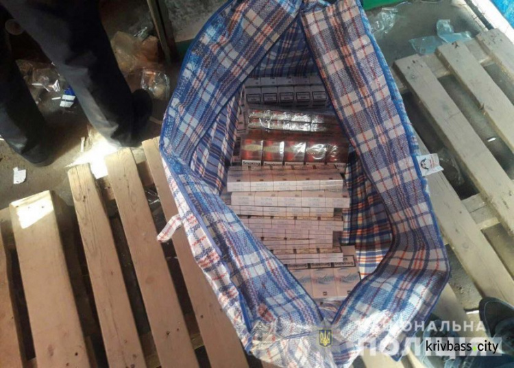 В Кривом Роге на рынке полиция изъяла 1000 пачек нелицензионных сигарет