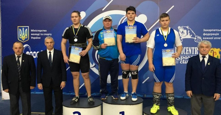 Юные криворожане приняли участие в чемпионате Украины по тяжелой атлетике