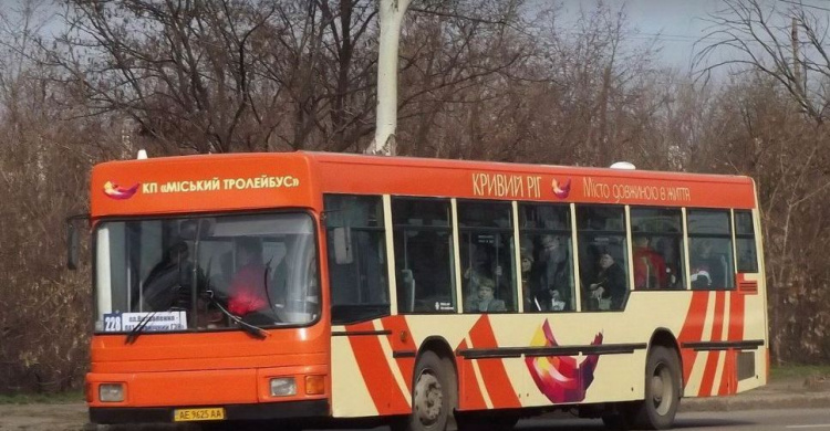 На самый длинный автобусный маршрут Кривого Рога выехало максимальное количество машин за год