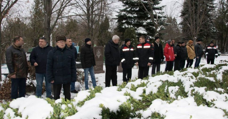 В Кривом Роге горноспасатели почтили память погибших в шахте коллег