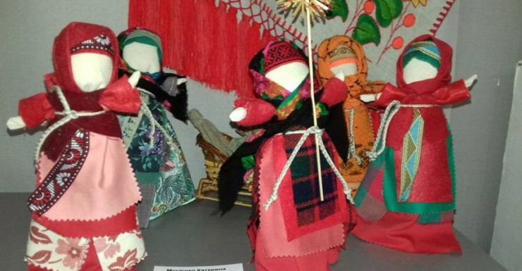 Работы талантливых криворожан представлены на выставке "Рождественская сказка" в Днепре