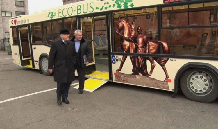 Тайная презентация: криворожские депутаты смогли первыми лицезреть новый автобус