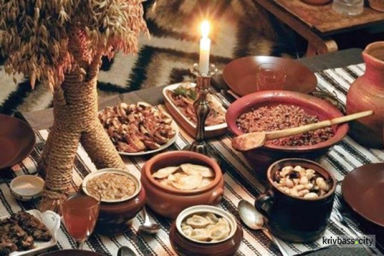 Сочельник в Кривом Роге: на Святвечер хозяйки традиционно готовят кутю и 12 блюд, а детям предстоит носить вечерю 