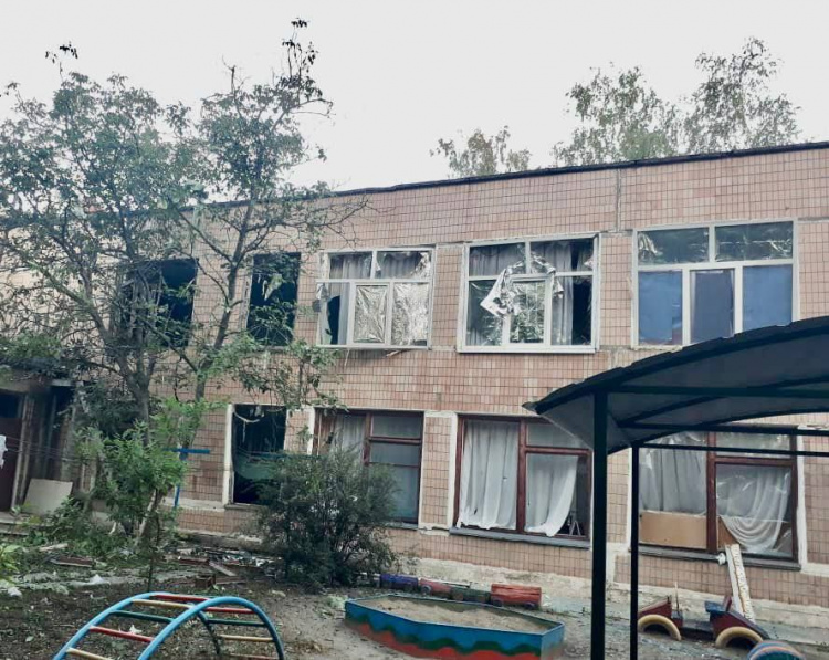 У Нікопольському районі ворог зруйнував та пошкодив понад 150 житлових будинків
