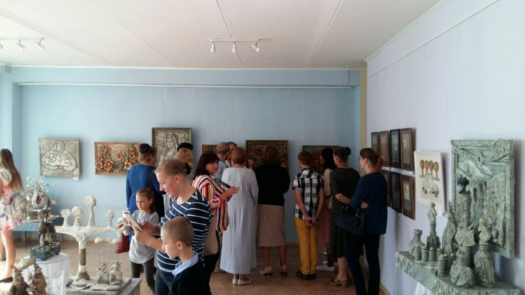 В Кривом Роге открылась выставка на присвоение звания "Народный художественый кружок" (ФОТОРЕПОРТАЖ)