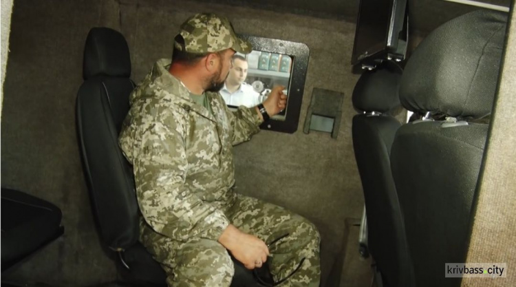 Криворожане подарили своему депутату в АТО боевой транспортер «Фольксваген» (ФОТО)