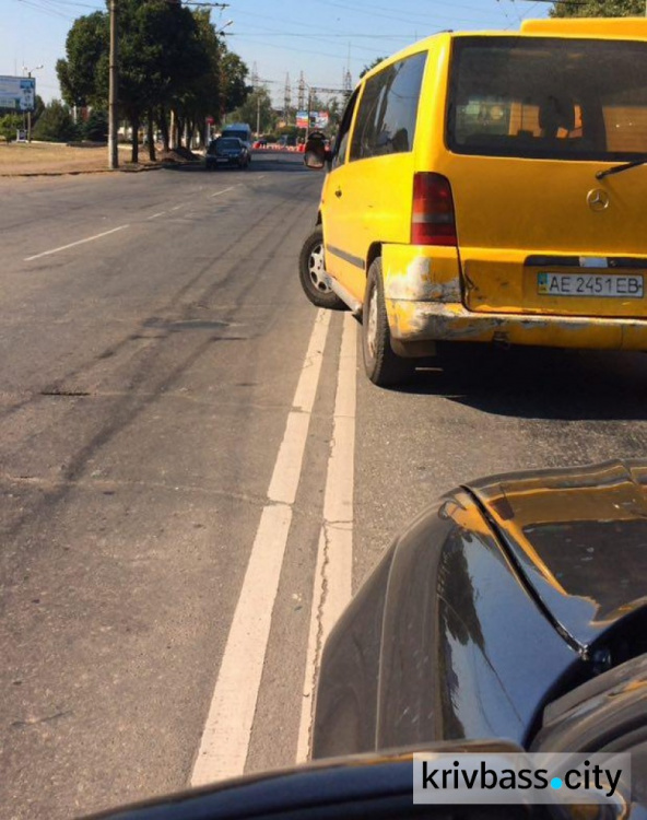 Из-за ремонта дорог в Кривом Роге образовалась пробка (ФОТО)