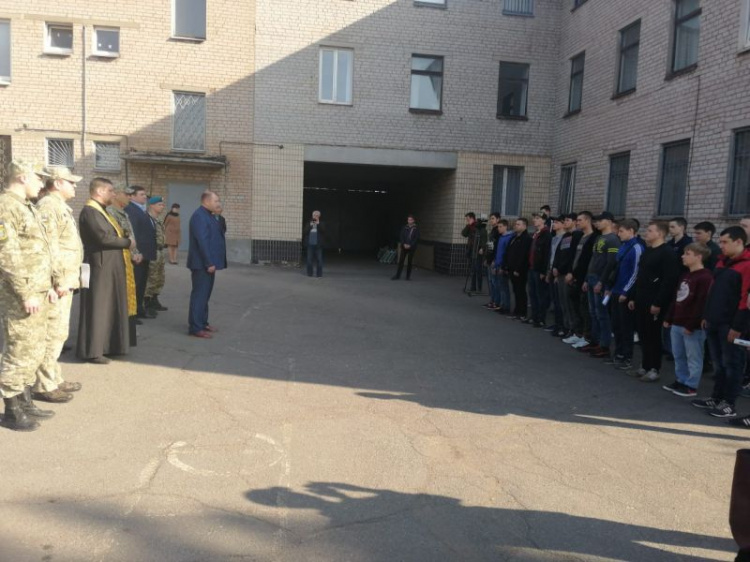 В Кривом Роге провели молодое пополнение в ряды Вооружённых Сил Украины (фото)