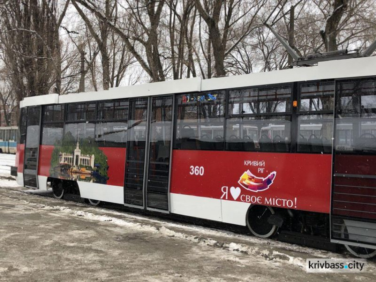 В Кривом Роге после капремонта выпустили ещё один трамвайный вагон (ФОТО, ВИДЕО)