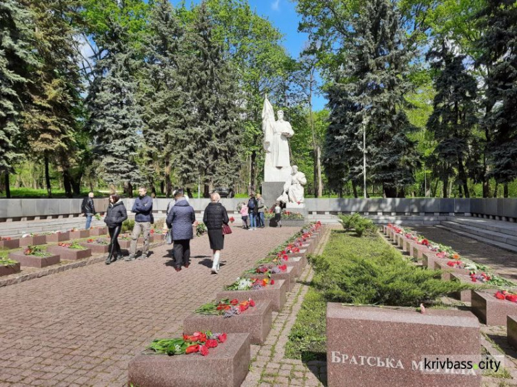 Жители Покровского района почтили память воинов, погибших во время Второй мировой