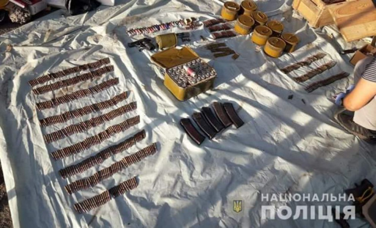 900 патронов и пистолеты: в Кривом Роге задержан торговец оружием (ФОТО)