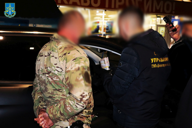 На Дніпропетровщині судитимуть військового, який вимагав хабар у підлеглих за нарахування бойових виплат