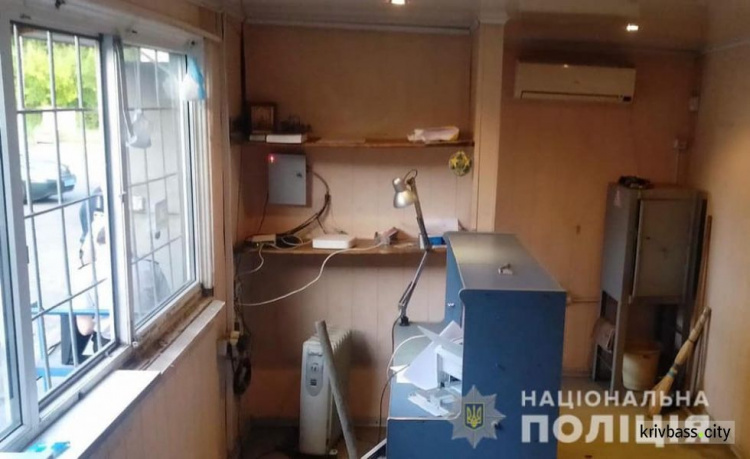 В Терновском районе злоумышленник разбил окно и обокрал офисное помещение